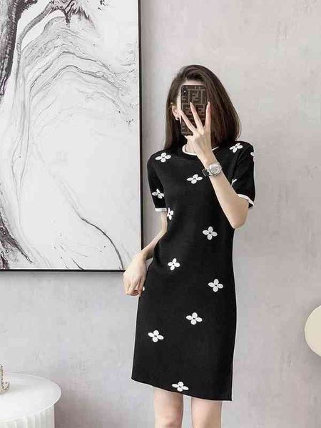 casual dresses small fragrance black dress with small flowers summer knitted design ice silk girls' skirt waist closed, Black;gray
casual dresses small fragrance black dress with small flowers summer knitted design ice silk girls' skirt waist closed, Black;gray