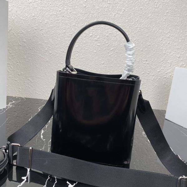 large capacity bucket bag women shoulder bag genuine leather elegant simple versatile style good-looking high quality, Black;red
large capacity bucket bag women shoulder bag genuine leather elegant simple versatile style good-looking high quality, Black;red