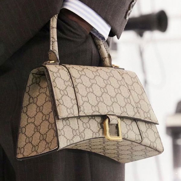 2022 lady shopping shoulder bags fashion handbags women totes cross body half moon luxury genuine leather classic retro
2022 lady shopping shoulder bags fashion handbags women totes cross body half moon luxury genuine leather classic retro