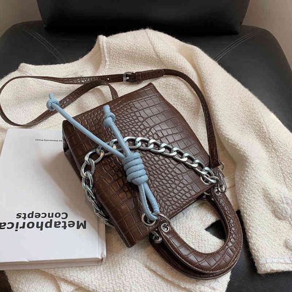 autumn and winter crocodile pattern small 2022 new women's versatile ins messenger bag fashion portable princess bag luxury designer
autumn and winter crocodile pattern small 2022 new women's versatile ins messenger bag fashion portable princess bag luxury designer