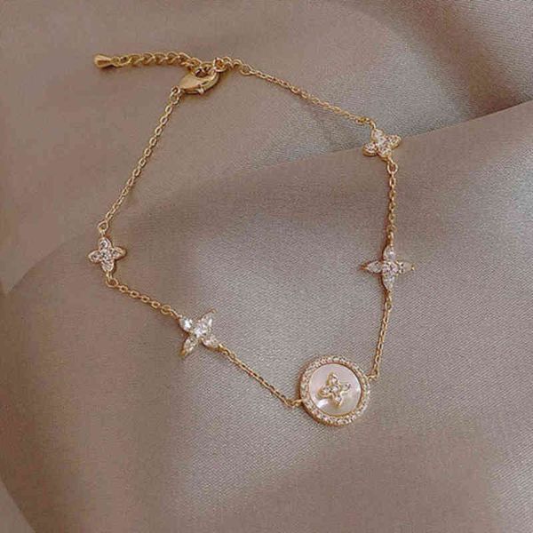 classic fashion bracelet female mode micro zirkoon korean brand bracelets women's jewelry alloy plum blossom cross shape chainbracelet, Golden;silver
classic fashion bracelet female mode micro zirkoon korean brand bracelets women's jewelry alloy plum blossom cross shape chainbracelet, Golden;silver