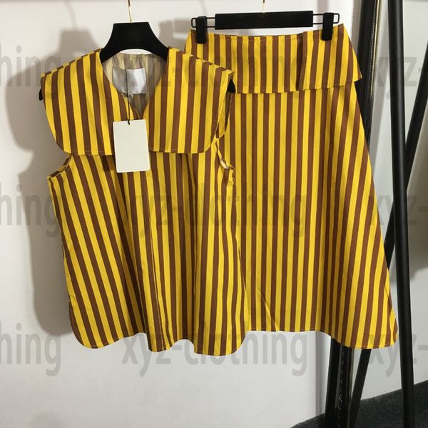 22ss designer dress vertical striped lapel sleeveless tank + high waist skirt high-ends womens dress sets t shirts brand style summer size s, White
22ss designer dress vertical striped lapel sleeveless tank + high waist skirt high-ends womens dress sets t shirts brand style summer size s, White
