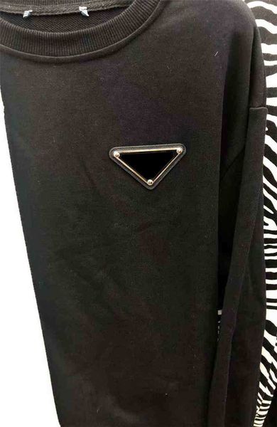 2023 designs brand women hoodie sweatshirts withe letters long sleeves lady with zippers back adjust fashion style hoodies coat, Black
2023 designs brand women hoodie sweatshirts withe letters long sleeves lady with zippers back adjust fashion style hoodies coat, Black