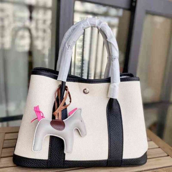 em'mas 2022 fashionable and versatile leather garden bag women's capacity bucket shoulder portable tot bride's wedding
em'mas 2022 fashionable and versatile leather garden bag women's capacity bucket shoulder portable tot bride's wedding