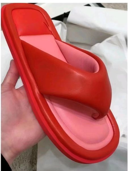 new 2022 luxury designer slippers summer herringbone slippers women's platform herringbone simple leisure square hair high-end high-qua, Black
new 2022 luxury designer slippers summer herringbone slippers women's platform herringbone simple leisure square hair high-end high-qua, Black