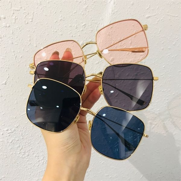 22% off 2022 luxury fashion design high version sunglasses family women's net red same are big and, White;black
22% off 2022 luxury fashion design high version sunglasses family women's net red same are big and, White;black