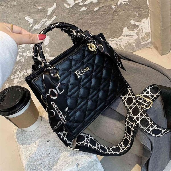 fashion lingge women's small new fashion versatile one messenger red portable princess design purses online
fashion lingge women's small new fashion versatile one messenger red portable princess design purses online