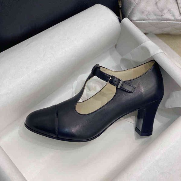 dress shoes autumn t-shaped one line buckle mary jane shoes baotou thick heel versatile high heels french small leather, Black
dress shoes autumn t-shaped one line buckle mary jane shoes baotou thick heel versatile high heels french small leather, Black