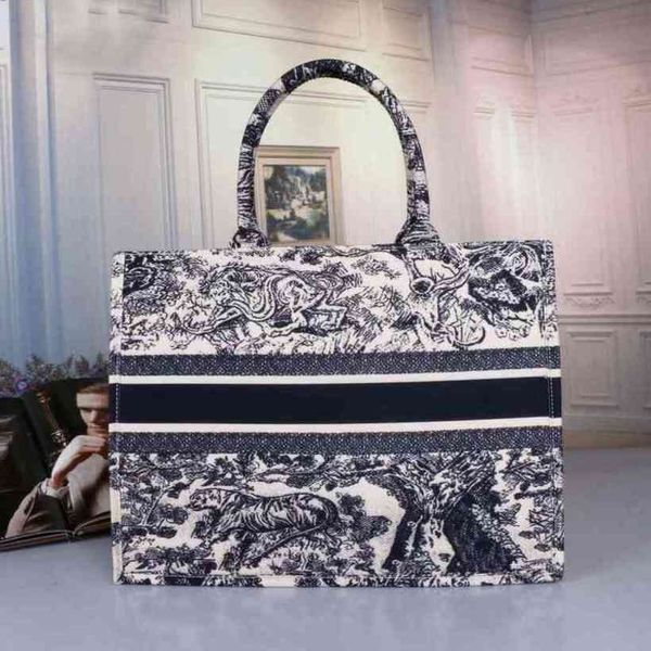 2022 luxury jewelry designer bag accessories totes handbags wallets quality leather ladies shopping package
2022 luxury jewelry designer bag accessories totes handbags wallets quality leather ladies shopping package