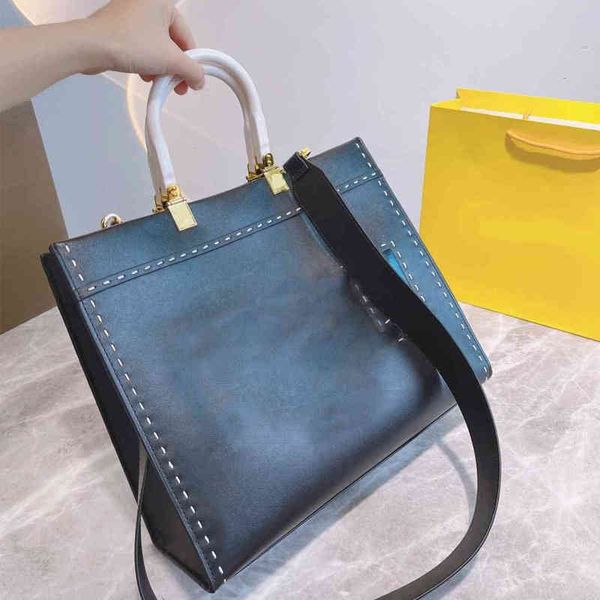 shoulder bags design hardware handle shopping crossbody wallet designed by well-known designer letter decoration purses 1127
shoulder bags design hardware handle shopping crossbody wallet designed by well-known designer letter decoration purses 1127