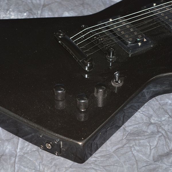 chinese electric guitar exploer e style metallic black color mahogany body and neck 6 strings
chinese electric guitar exploer e style metallic black color mahogany body and neck 6 strings