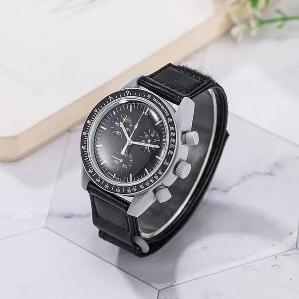 highest quality global new couple watch quartz movement running second chronograph nylon strap, Slivery;brown
highest quality global new couple watch quartz movement running second chronograph nylon strap, Slivery;brown