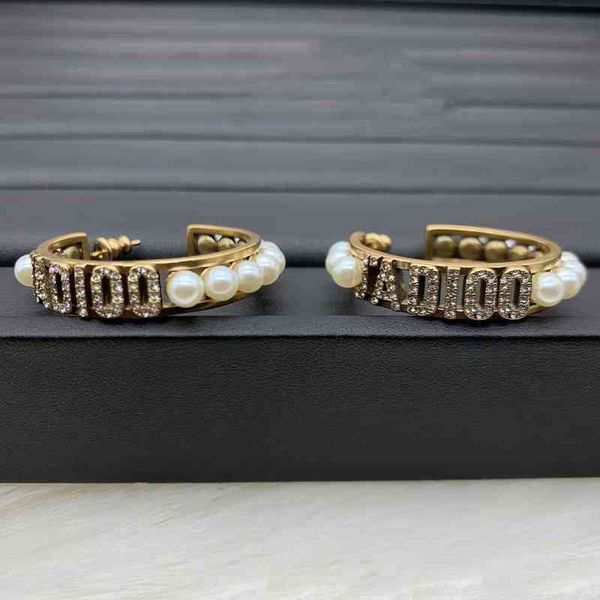 women's fashion personality trend new brand earrings wholesale family pearl letter dijia net red same silver needle
women's fashion personality trend new brand earrings wholesale family pearl letter dijia net red same silver needle