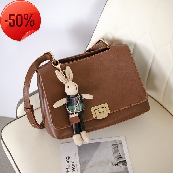 fashion luxury designerarmpit female 2022 design spring texture fire large capacity shoulder easy to hang messenger bag
fashion luxury designerarmpit female 2022 design spring texture fire large capacity shoulder easy to hang messenger bag