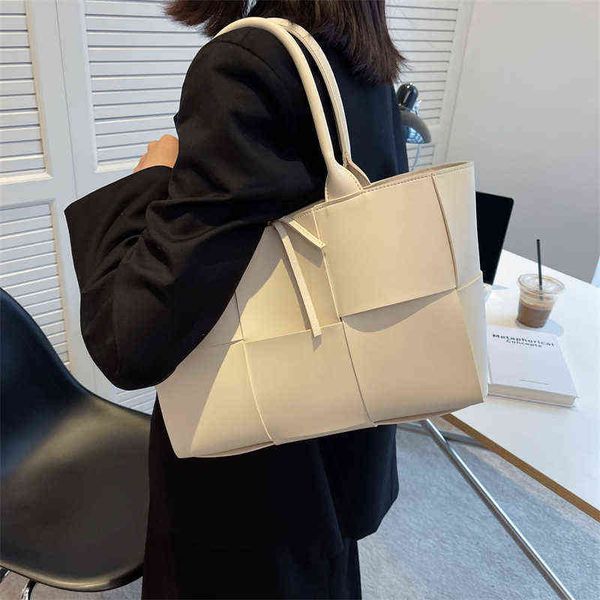 new 2022 women's large capacity single shoulder bag woven tote large bag shopping fashionable versatile portable
new 2022 women's large capacity single shoulder bag woven tote large bag shopping fashionable versatile portable