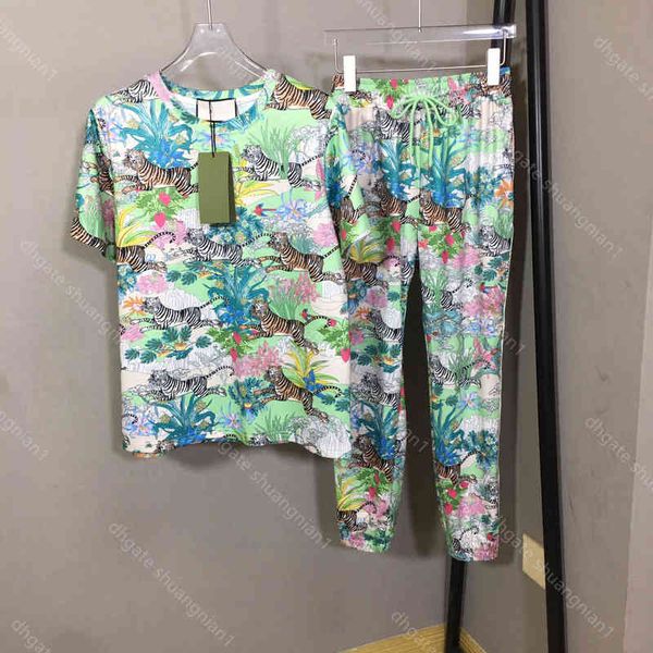 22ss summer women print short sleeve t-shirt pants two piece suit letter logo tee tiger pattern casual sweatpants hip hop bike 5a 243k, White
22ss summer women print short sleeve t-shirt pants two piece suit letter logo tee tiger pattern casual sweatpants hip hop bike 5a 243k, White