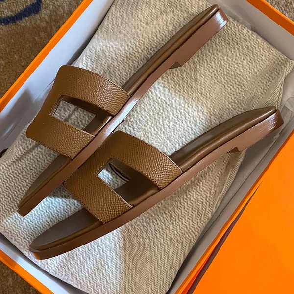 classic hit oran sandal with the iconic brand cutout iconic style this is a must-have for every wardrobe celebrity-matched outdoor beach sho, Black
classic hit oran sandal with the iconic brand cutout iconic style this is a must-have for every wardrobe celebrity-matched outdoor beach sho, Black