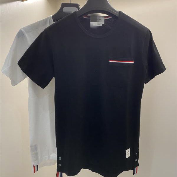 summer new t-shirt cotton round neck t-shirt pocket classic short-sleeved t-shirts men and women couple wear high quality, White;black
summer new t-shirt cotton round neck t-shirt pocket classic short-sleeved t-shirts men and women couple wear high quality, White;black