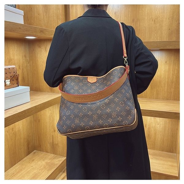 luxury designer messenger bag handbag net red printed shopping large capacity old flower
luxury designer messenger bag handbag net red printed shopping large capacity old flower