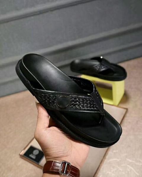 2022 fashion trend classic slippers summer luxury men beach big head slippers designer genuine leather flat belt sandals 38-46, Black
2022 fashion trend classic slippers summer luxury men beach big head slippers designer genuine leather flat belt sandals 38-46, Black