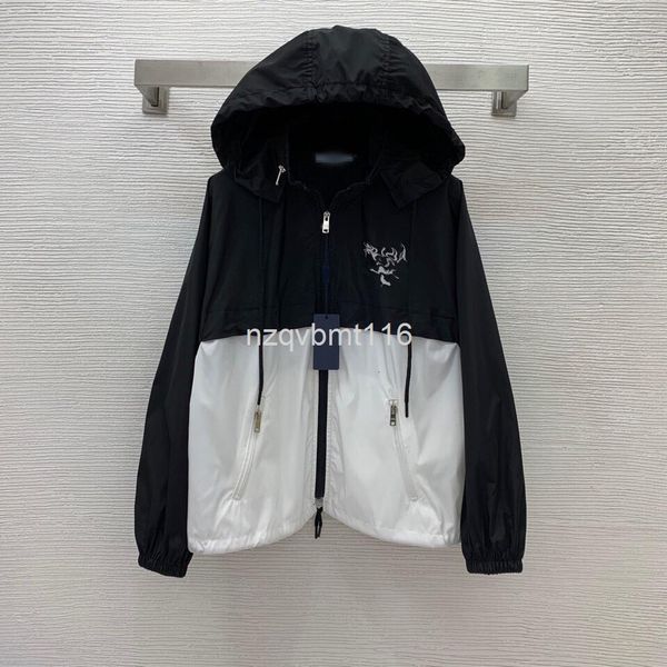 women's wool & blends men's and women's same sunscreen clothes work style black white color matching hooded chest badge print
women's wool & blends men's and women's same sunscreen clothes work style black white color matching hooded chest badge print