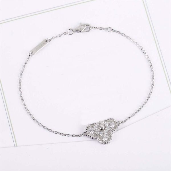s925 silver 1.5cm flower bracelet with all diamond for women wedding jewelry gift web116304e, Golden;silver
s925 silver 1.5cm flower bracelet with all diamond for women wedding jewelry gift web116304e, Golden;silver