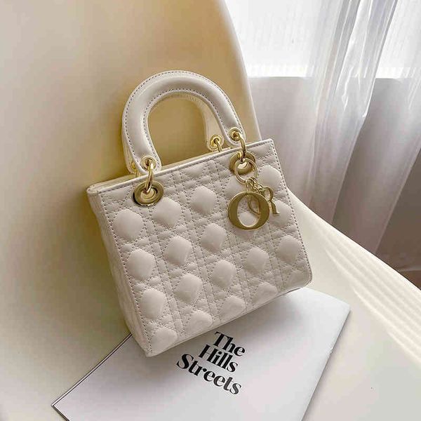 factory direct sale 2022 new lingge embroidered thread small korean women's versatile single shoulder diagonal portable princess of wal
factory direct sale 2022 new lingge embroidered thread small korean women's versatile single shoulder diagonal portable princess of wal