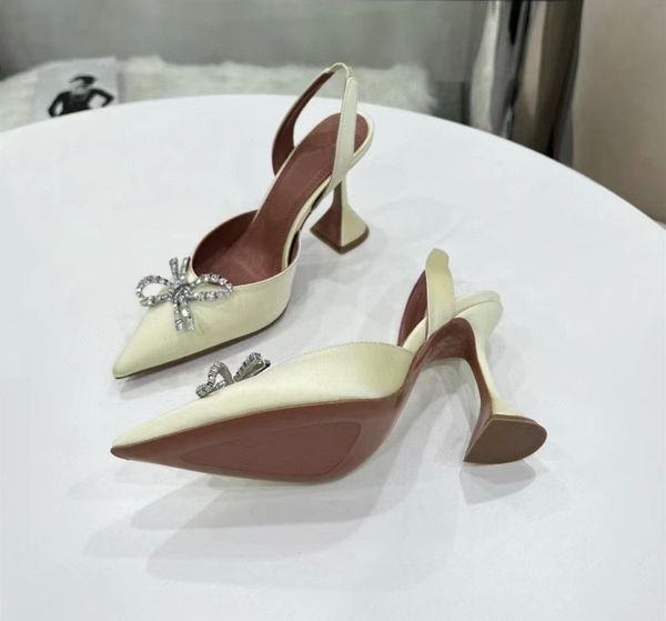 muaddi crystal-embellished amina begum buckle stain pumps shoes spool heels sandals women's luxury designers dress shoe evening slingba, Black
muaddi crystal-embellished amina begum buckle stain pumps shoes spool heels sandals women's luxury designers dress shoe evening slingba, Black