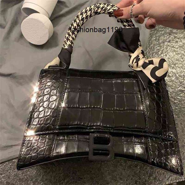 handbags balencaigass fashion bags niche bag 2022 high version women's b home crocodile hourglass leather messenger tote
handbags balencaigass fashion bags niche bag 2022 high version women's b home crocodile hourglass leather messenger tote