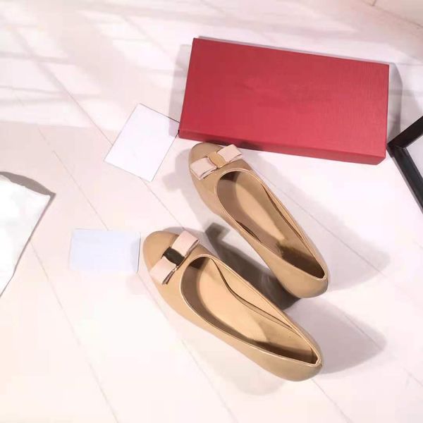 luxury designer women summer pumps ferra sandals famous patent leather chunky heel dress shoes slim paris lady wedding party round head high, Black
luxury designer women summer pumps ferra sandals famous patent leather chunky heel dress shoes slim paris lady wedding party round head high, Black