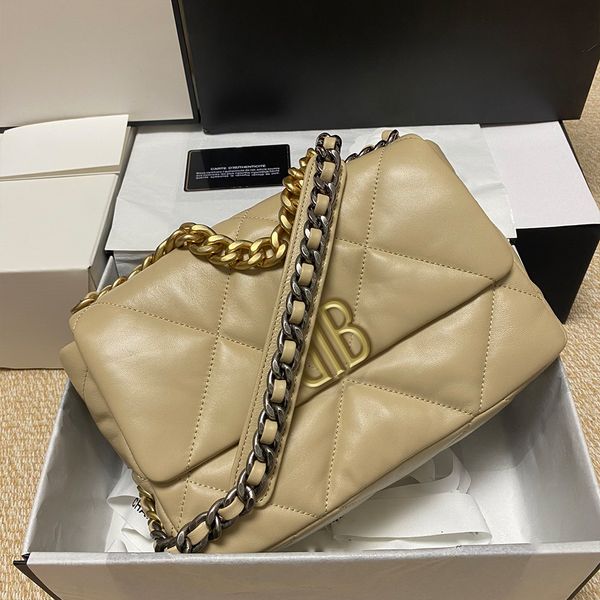 designer bags apricot crossbody bags large diamond tofu bag leather chain logo classic 26cm
designer bags apricot crossbody bags large diamond tofu bag leather chain logo classic 26cm