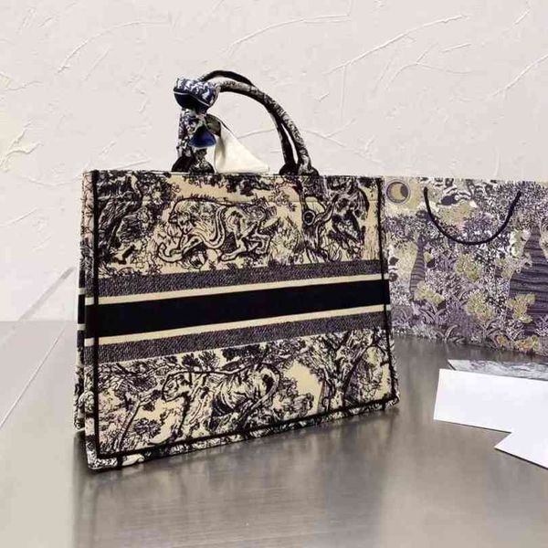designers shoulder bags woman fashion classic handbags embroidery limited edition lady handbag high capacity travel shopping bag practical 9
designers shoulder bags woman fashion classic handbags embroidery limited edition lady handbag high capacity travel shopping bag practical 9