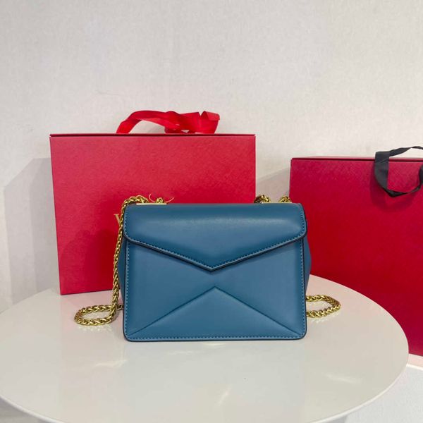 2022 r women's bags vintage chain rivet bag hand nubuck suede one shoulder luxury tote wallet
2022 r women's bags vintage chain rivet bag hand nubuck suede one shoulder luxury tote wallet