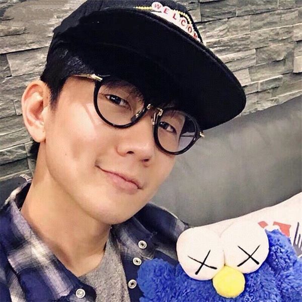 sunglasses lin junjie and song qian the same round pure flat myopia can be matched with degree glasses frame plain face, White;black
sunglasses lin junjie and song qian the same round pure flat myopia can be matched with degree glasses frame plain face, White;black