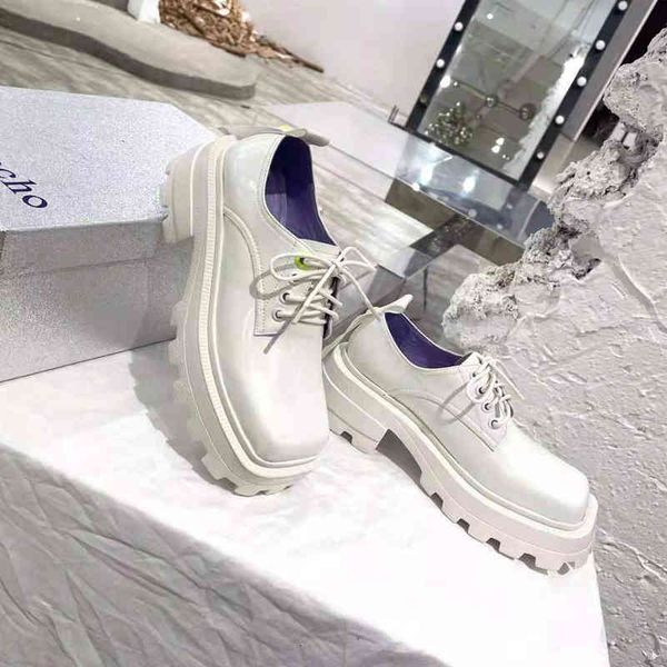 dress shoes song yanfei's same british style patent leather thick soled small shoes autumn and winter lace up square head black suit
dress shoes song yanfei's same british style patent leather thick soled small shoes autumn and winter lace up square head black suit
