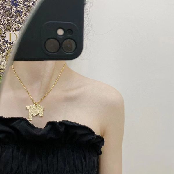 d home dijia 1.1 full diamond letter necklace female fashion temperament classic clavicle chain, Silver
d home dijia 1.1 full diamond letter necklace female fashion temperament classic clavicle chain, Silver