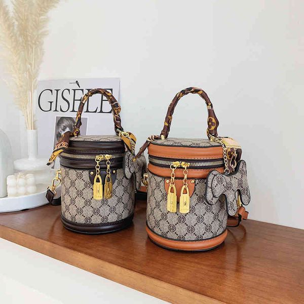 bucket bag 2022 new small fragrance mini fashion messenger versatile box cosmetic women's female bags for women ladies shoulder
bucket bag 2022 new small fragrance mini fashion messenger versatile box cosmetic women's female bags for women ladies shoulder