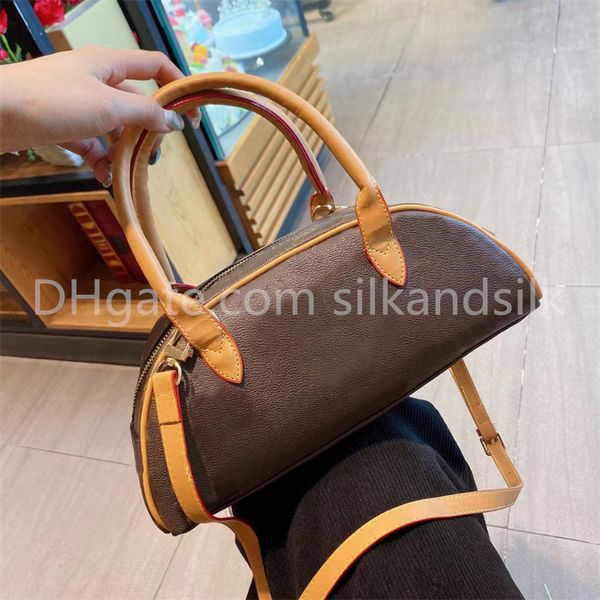 designer totebag luxury ladies handbag bowling bag retro single shoulder messenger bag europe and america large capacity travel bags
designer totebag luxury ladies handbag bowling bag retro single shoulder messenger bag europe and america large capacity travel bags