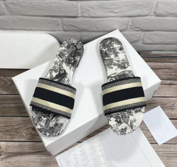 2021 luxury designer slippers women sandals denim ladies summer flat outdoor beach rainbow fashion flops striped leather flowers no box aaaa, Black
2021 luxury designer slippers women sandals denim ladies summer flat outdoor beach rainbow fashion flops striped leather flowers no box aaaa, Black