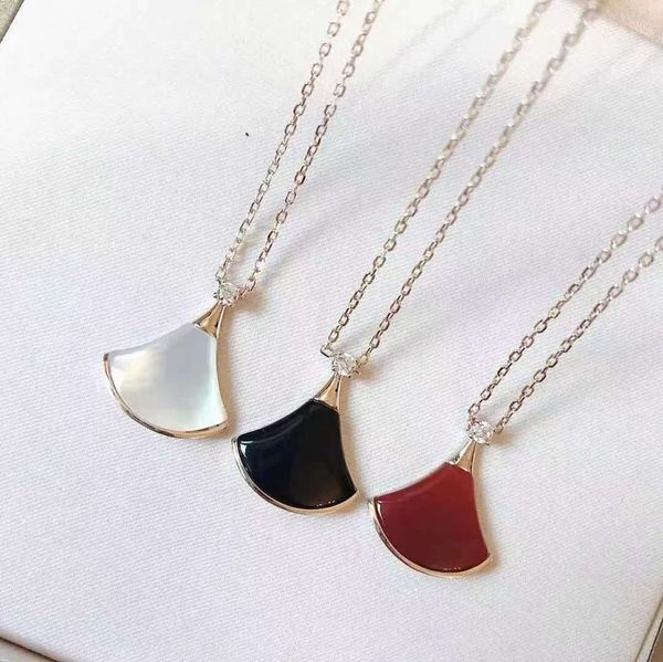 skirt s925 sier baojia high version white fritillaria black red agate fan necklace female gift, Silver
skirt s925 sier baojia high version white fritillaria black red agate fan necklace female gift, Silver