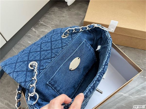 made old design denim shoulder bag light soft large-capacity daily bags casual messenger handbag shopping and traveling women purs
made old design denim shoulder bag light soft large-capacity daily bags casual messenger handbag shopping and traveling women purs