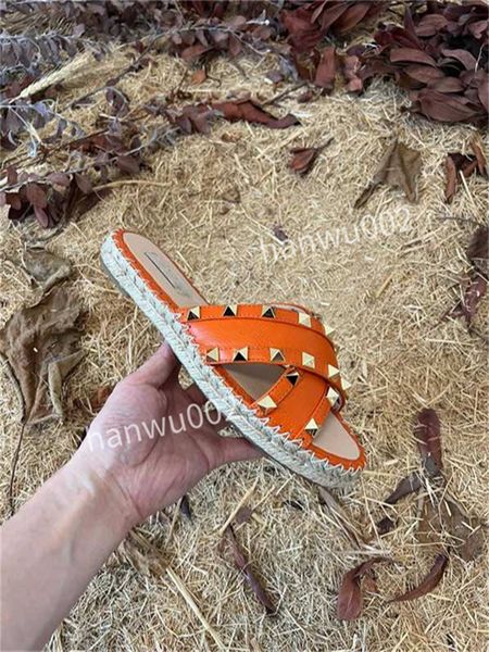 2022 beach slippers classic flat summer lazy designer cartoon big head flops leather slides l bath letter embroider women shoes lady sandals, Black
2022 beach slippers classic flat summer lazy designer cartoon big head flops leather slides l bath letter embroider women shoes lady sandals, Black