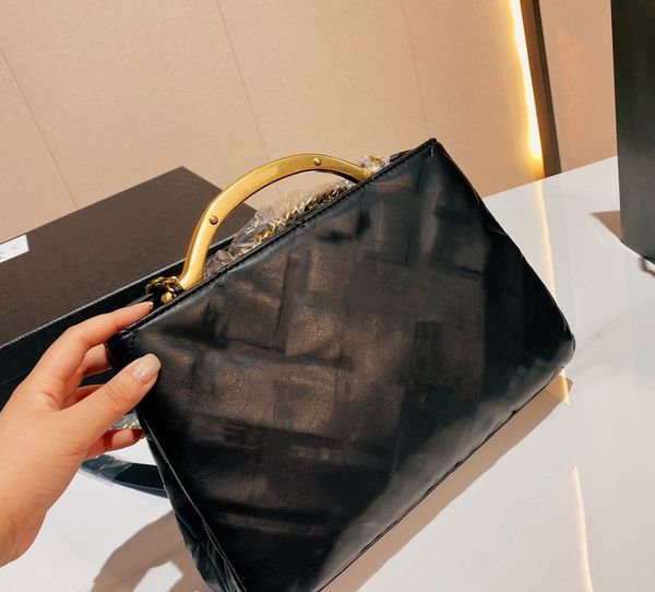 brand new hand bag fashion small fresh women's high-end luxury atmosphere simple designer hardware handle with gift box
brand new hand bag fashion small fresh women's high-end luxury atmosphere simple designer hardware handle with gift box