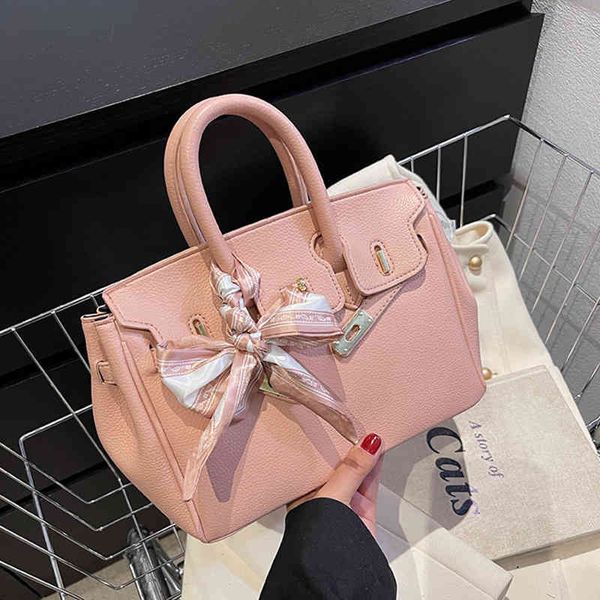 spring new style texture classic diana fashion popular women's bag french chic single shoulder messenger bag luxury designer
spring new style texture classic diana fashion popular women's bag french chic single shoulder messenger bag luxury designer