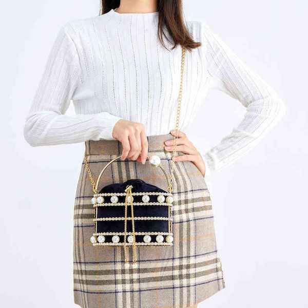 evening bag hollow out diamond bag women 2022 metal shiny rhinestone pearl clutch wallet and handbag luxury designer 220622
evening bag hollow out diamond bag women 2022 metal shiny rhinestone pearl clutch wallet and handbag luxury designer 220622