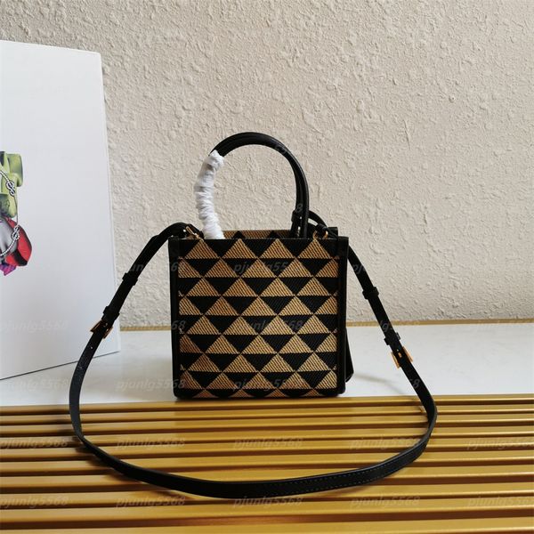 women luxurys designers bags handbag 2021women handbags lady messenger fashion shoulder bag luxury crossbody tote wallet
women luxurys designers bags handbag 2021women handbags lady messenger fashion shoulder bag luxury crossbody tote wallet