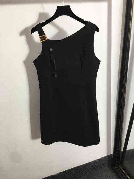 spring and summer joint brand new fashion temperament back zipper one-sided off shoulder suspender dress, Black;gray
spring and summer joint brand new fashion temperament back zipper one-sided off shoulder suspender dress, Black;gray