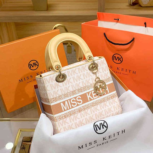 women's fashion personality trend brand bag wholesale 2022 new versatile foreign style letter portable one shoulder msenger
women's fashion personality trend brand bag wholesale 2022 new versatile foreign style letter portable one shoulder msenger