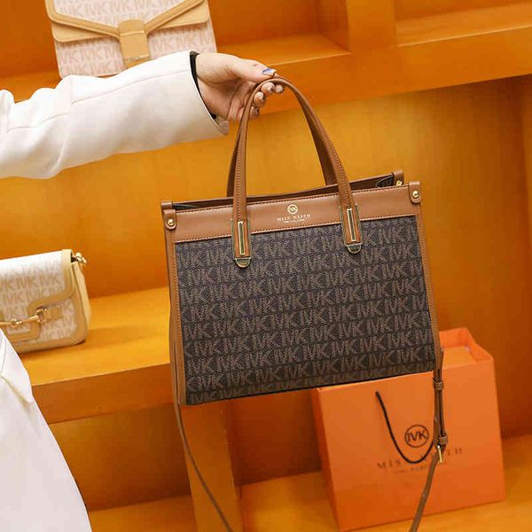 fashion women's new high-quality versatile bag luxury designer hong kong brand fashion commuter letter printing diagonal span single sh
fashion women's new high-quality versatile bag luxury designer hong kong brand fashion commuter letter printing diagonal span single sh