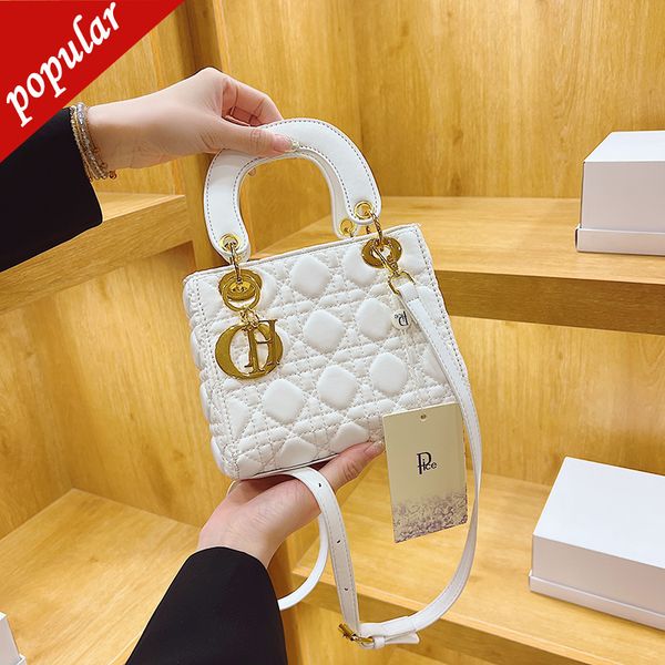 female 2022 new fashion handbag small high texture single msenger designer shoulder bag
female 2022 new fashion handbag small high texture single msenger designer shoulder bag